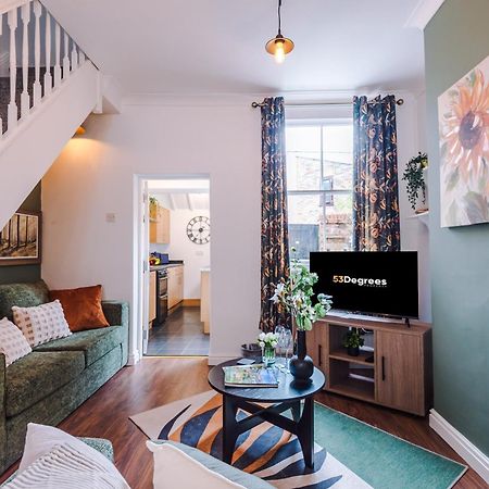 New! Stunning 2-Bed City-Centre Home In Chester By 53 Degrees Property - Ideal For Couples & Groups - Sleeps 6! מראה חיצוני תמונה