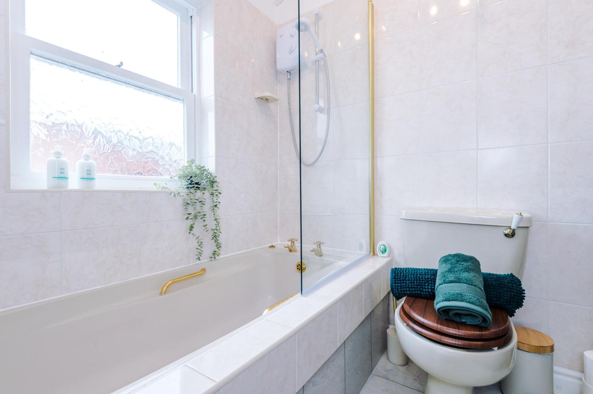 New! Stunning 2-Bed City-Centre Home In Chester By 53 Degrees Property - Ideal For Couples & Groups - Sleeps 6! מראה חיצוני תמונה