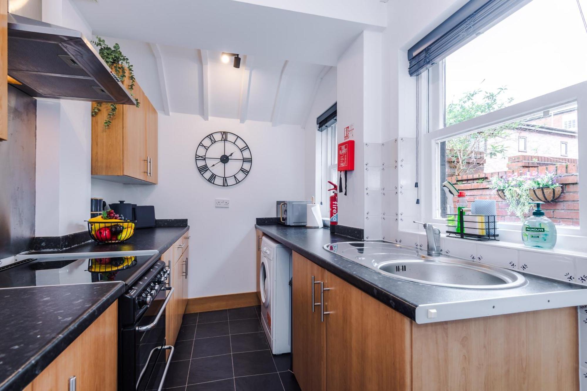 New! Stunning 2-Bed City-Centre Home In Chester By 53 Degrees Property - Ideal For Couples & Groups - Sleeps 6! מראה חיצוני תמונה