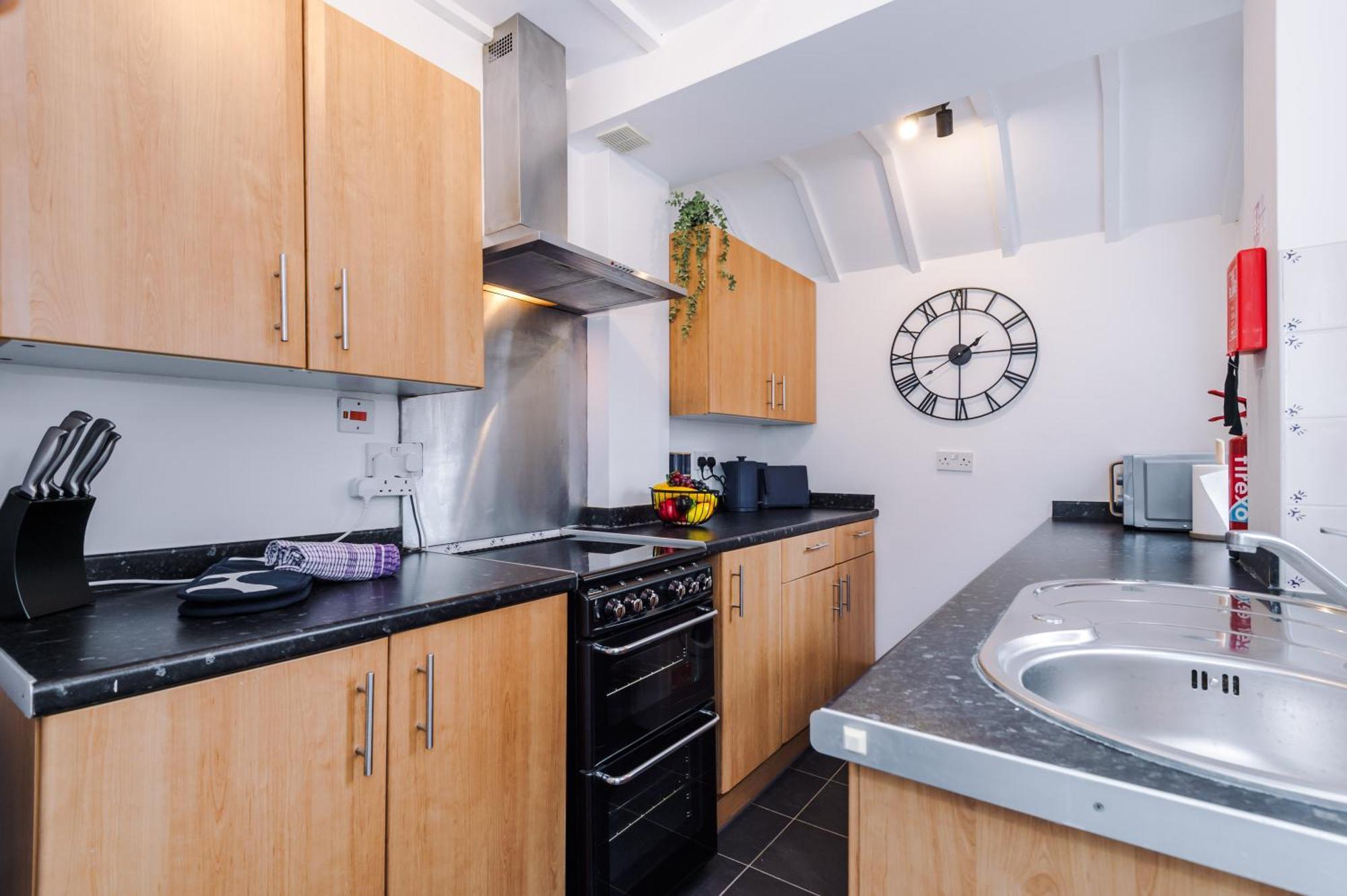 New! Stunning 2-Bed City-Centre Home In Chester By 53 Degrees Property - Ideal For Couples & Groups - Sleeps 6! מראה חיצוני תמונה