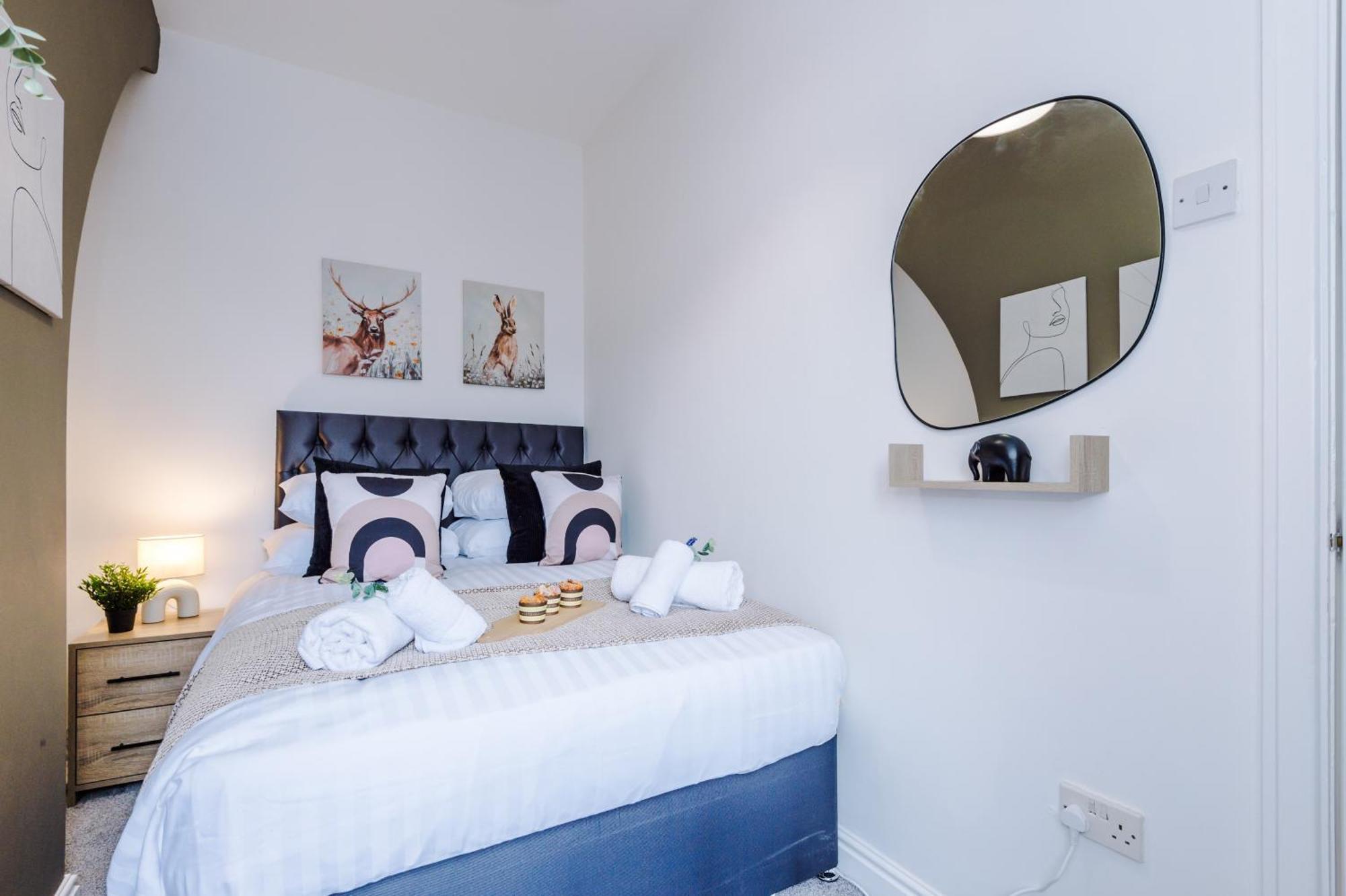 New! Stunning 2-Bed City-Centre Home In Chester By 53 Degrees Property - Ideal For Couples & Groups - Sleeps 6! מראה חיצוני תמונה