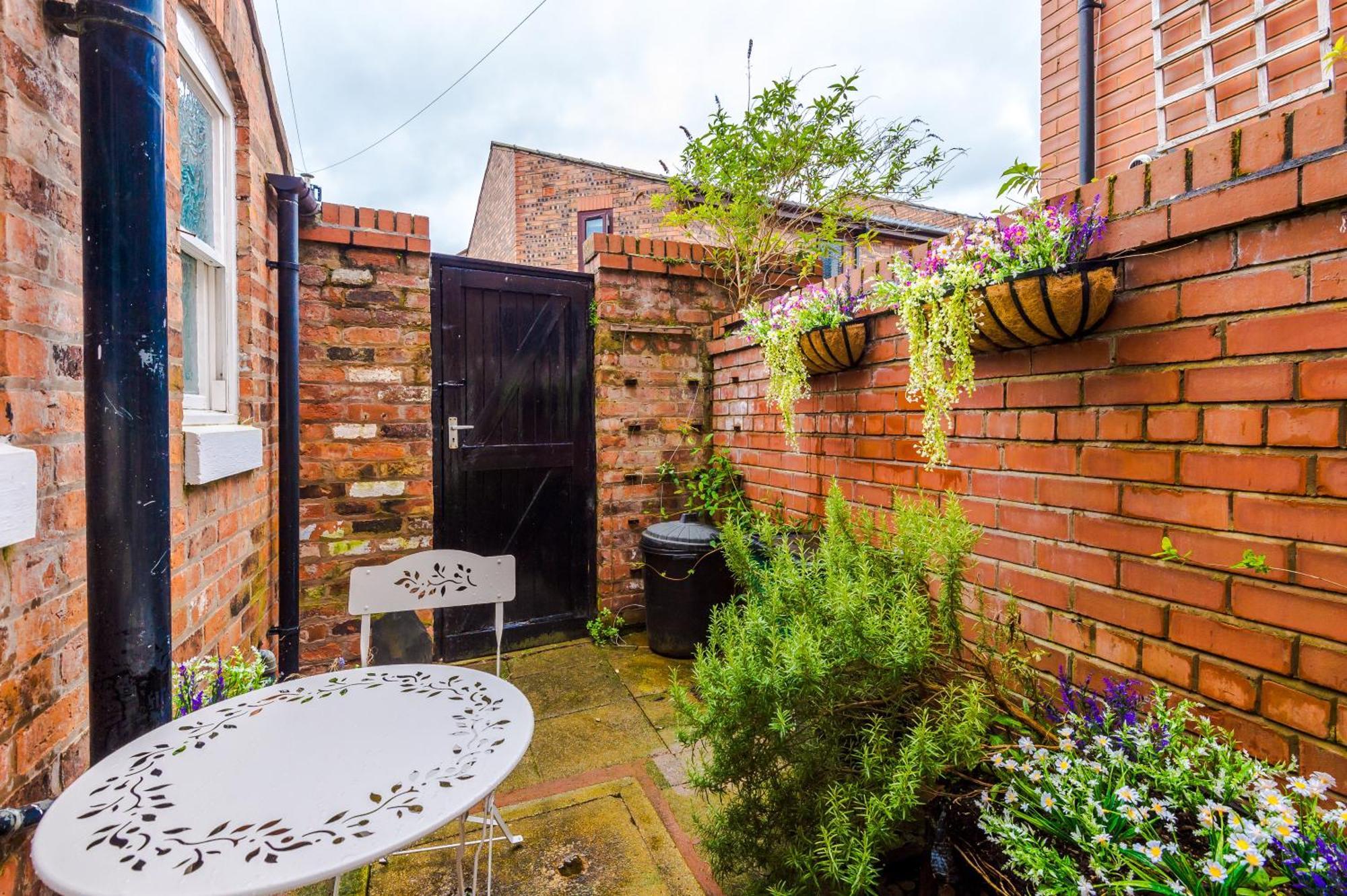 New! Stunning 2-Bed City-Centre Home In Chester By 53 Degrees Property - Ideal For Couples & Groups - Sleeps 6! מראה חיצוני תמונה